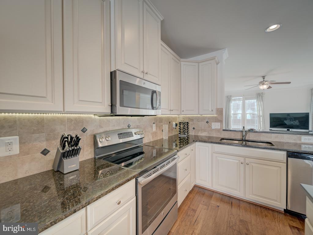 7038 Kona Dr