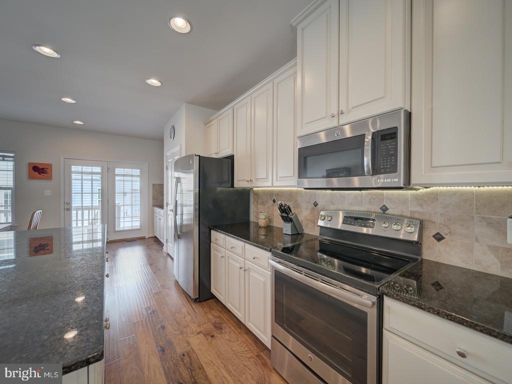 7038 Kona Dr