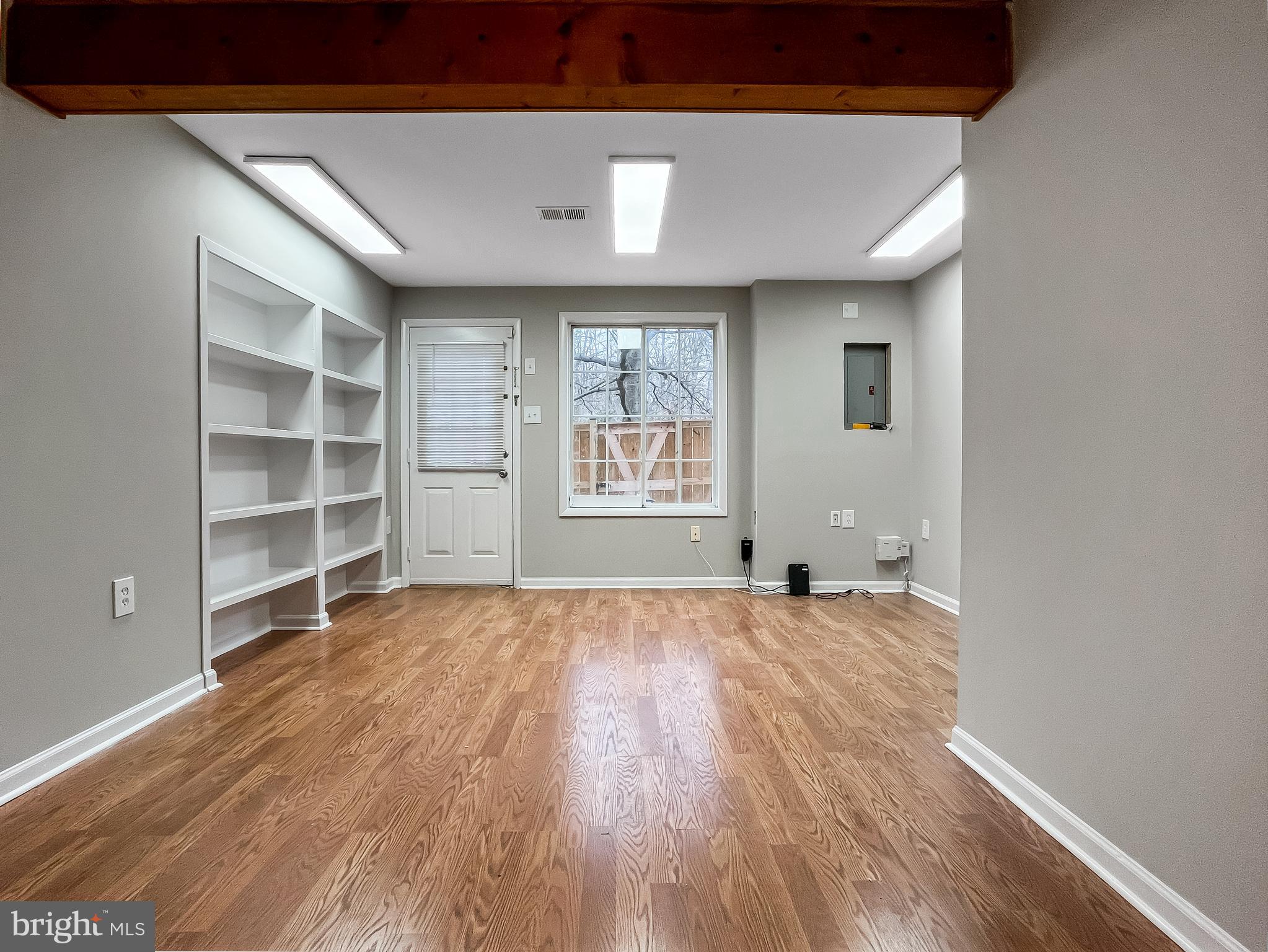 1666 THENIA PL