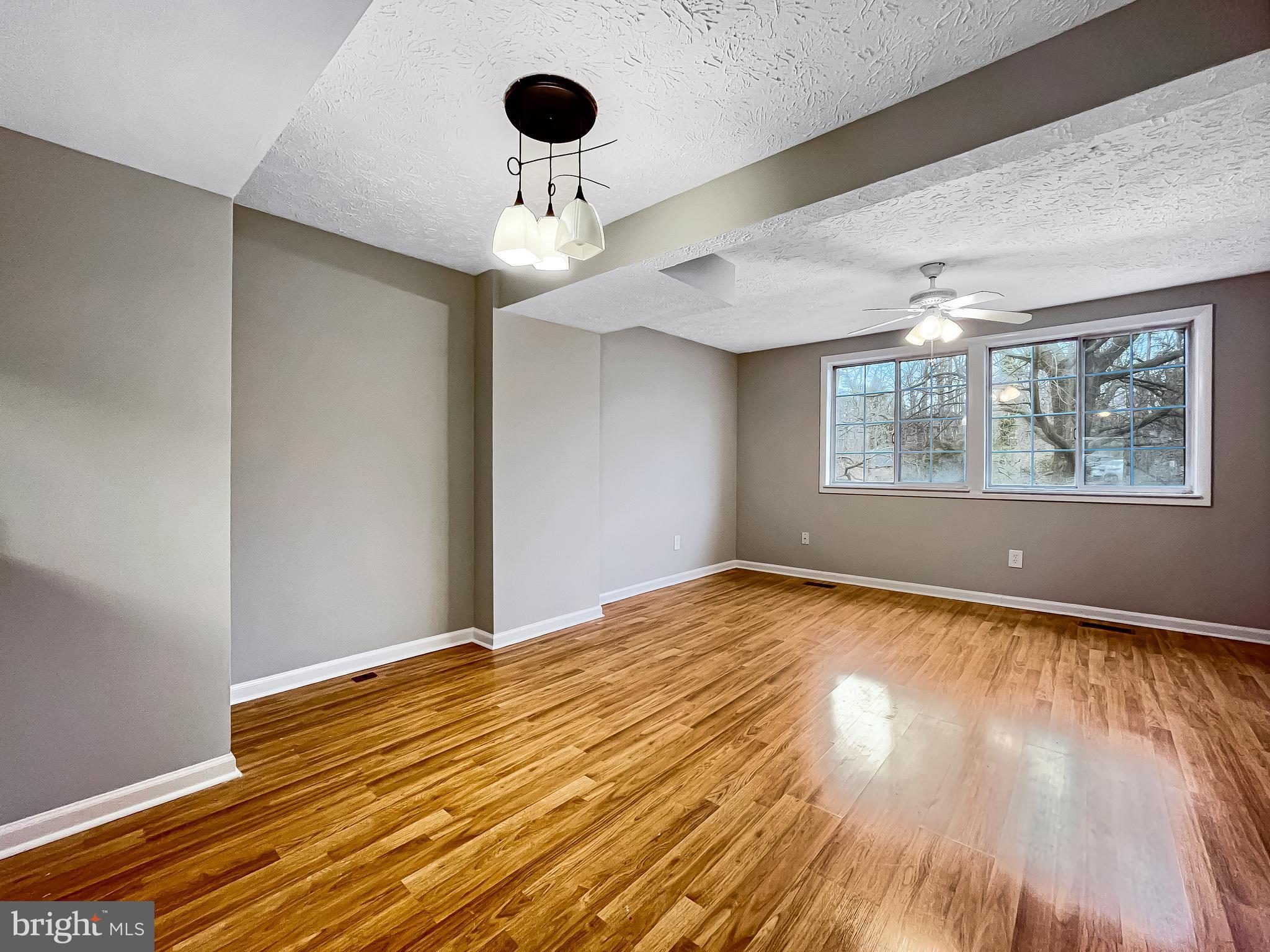 1666 THENIA PL
