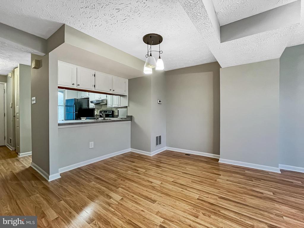 1666 THENIA PL