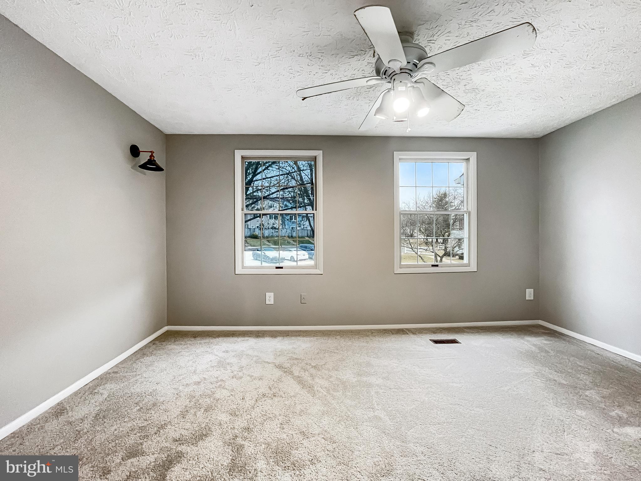 1666 THENIA PL