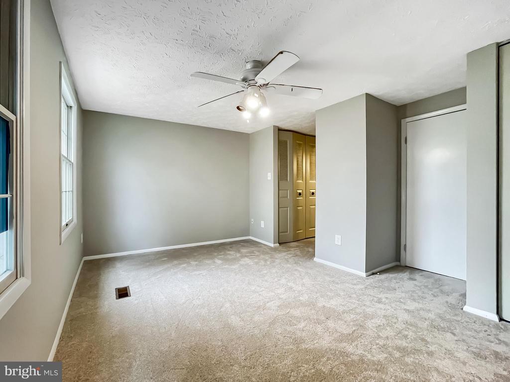 1666 THENIA PL