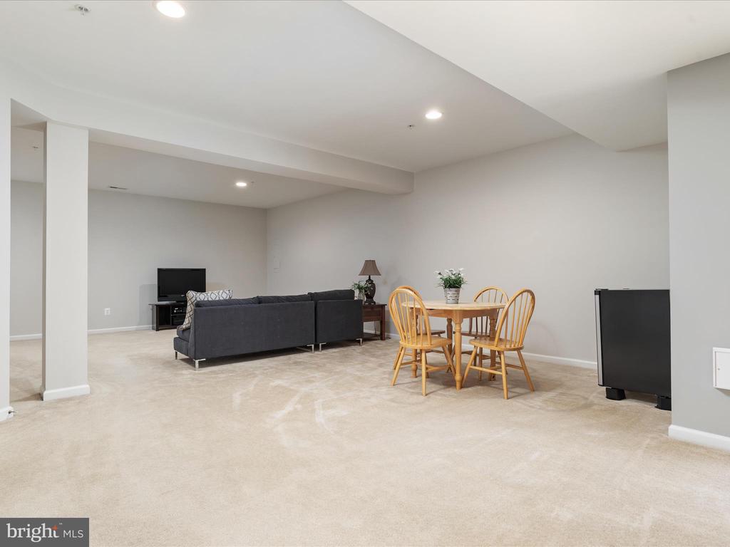 14353 Northbrook Ln