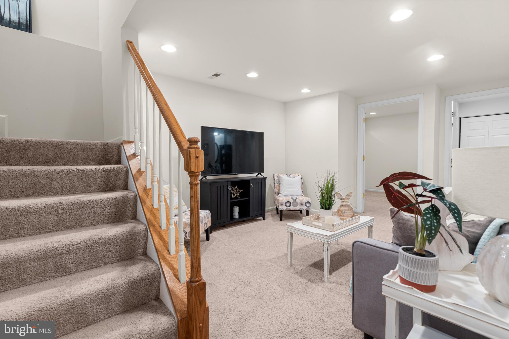 15262 Larkspur Ln