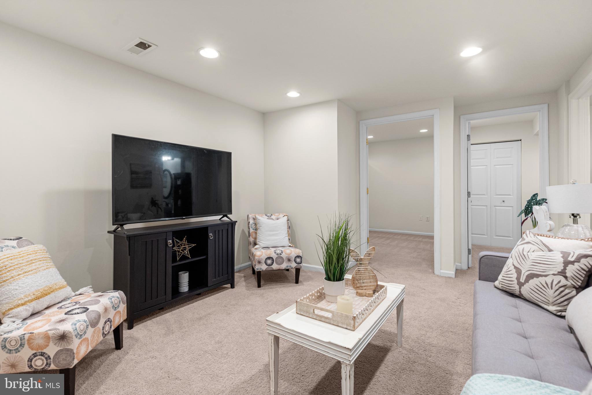 15262 Larkspur Ln