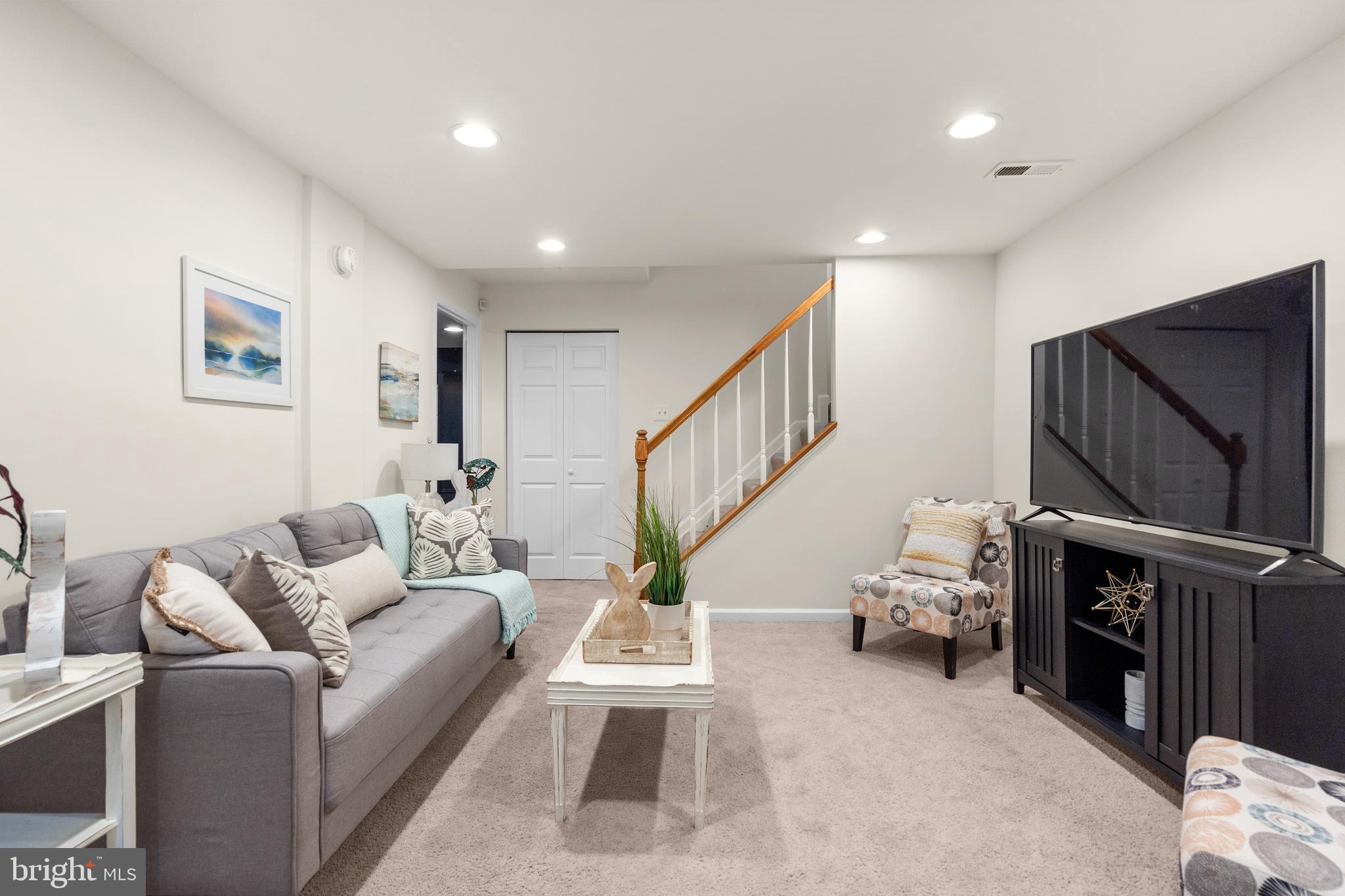 15262 Larkspur Ln