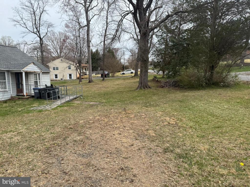 7923 Maplewood Dr