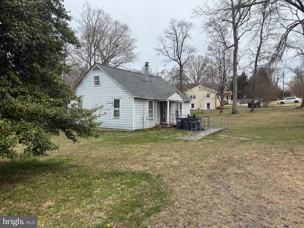 7923 Maplewood Dr