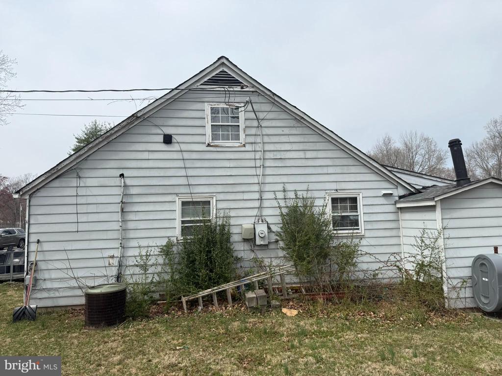 7923 Maplewood Dr