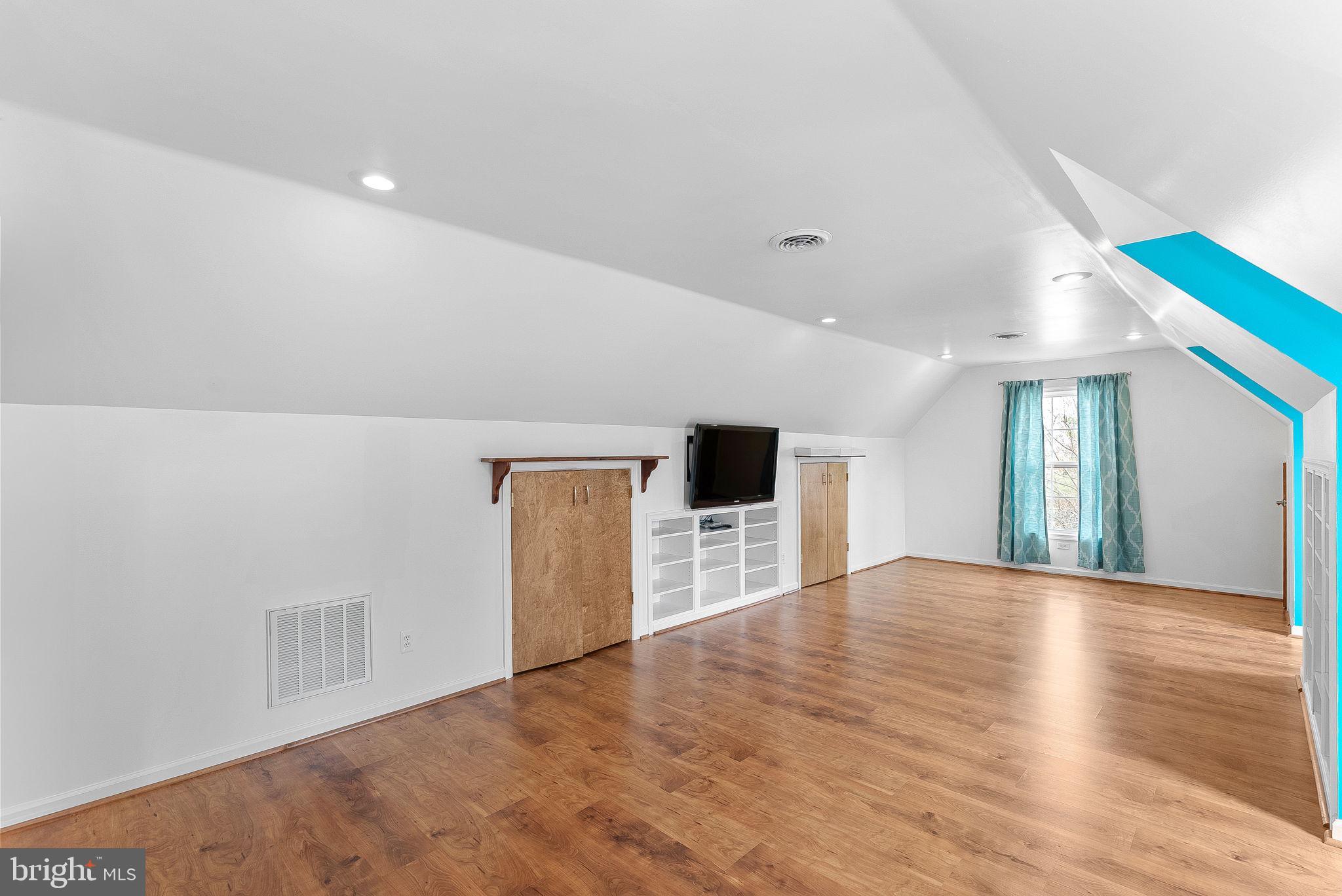 7408 Lake Dr