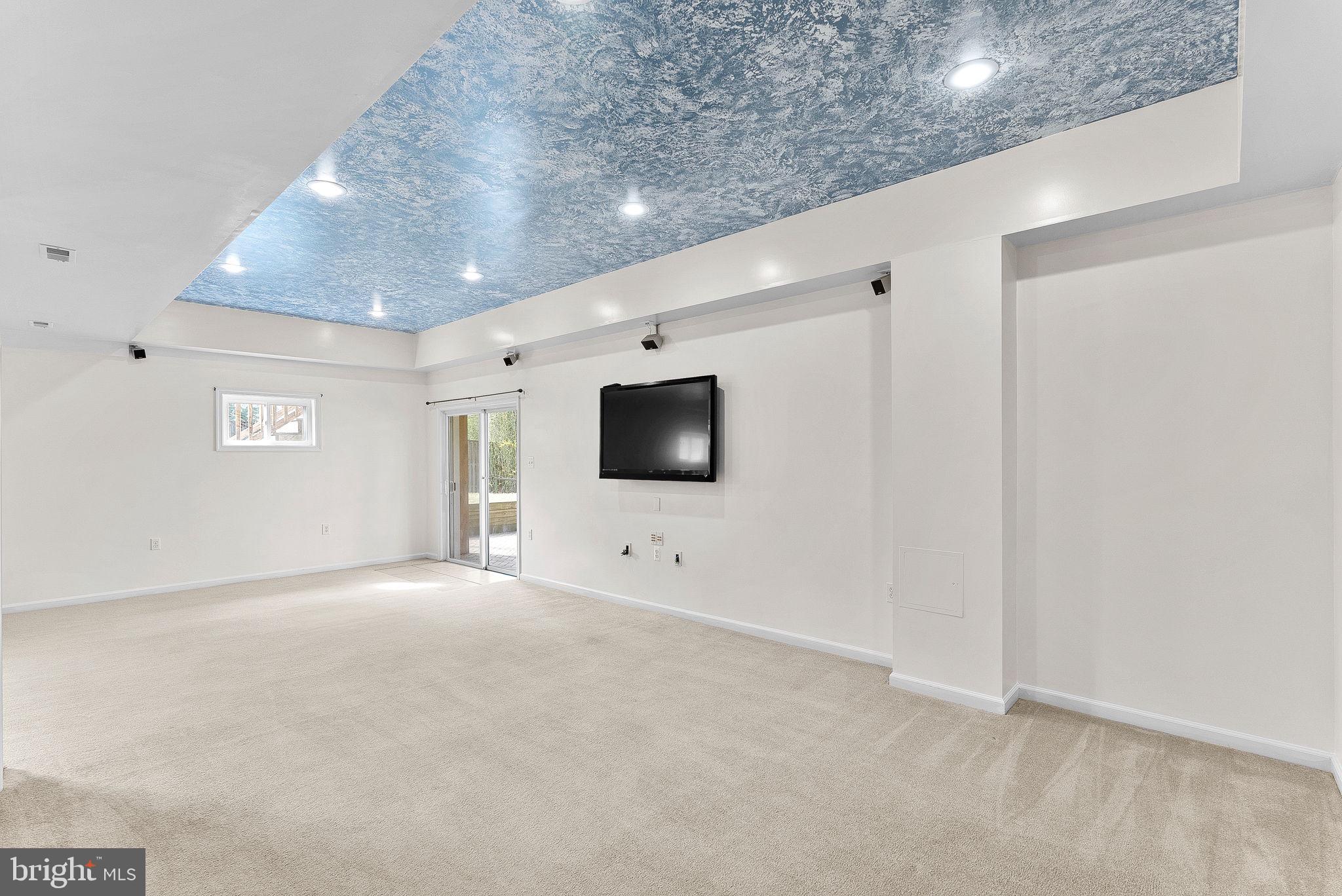 7408 Lake Dr