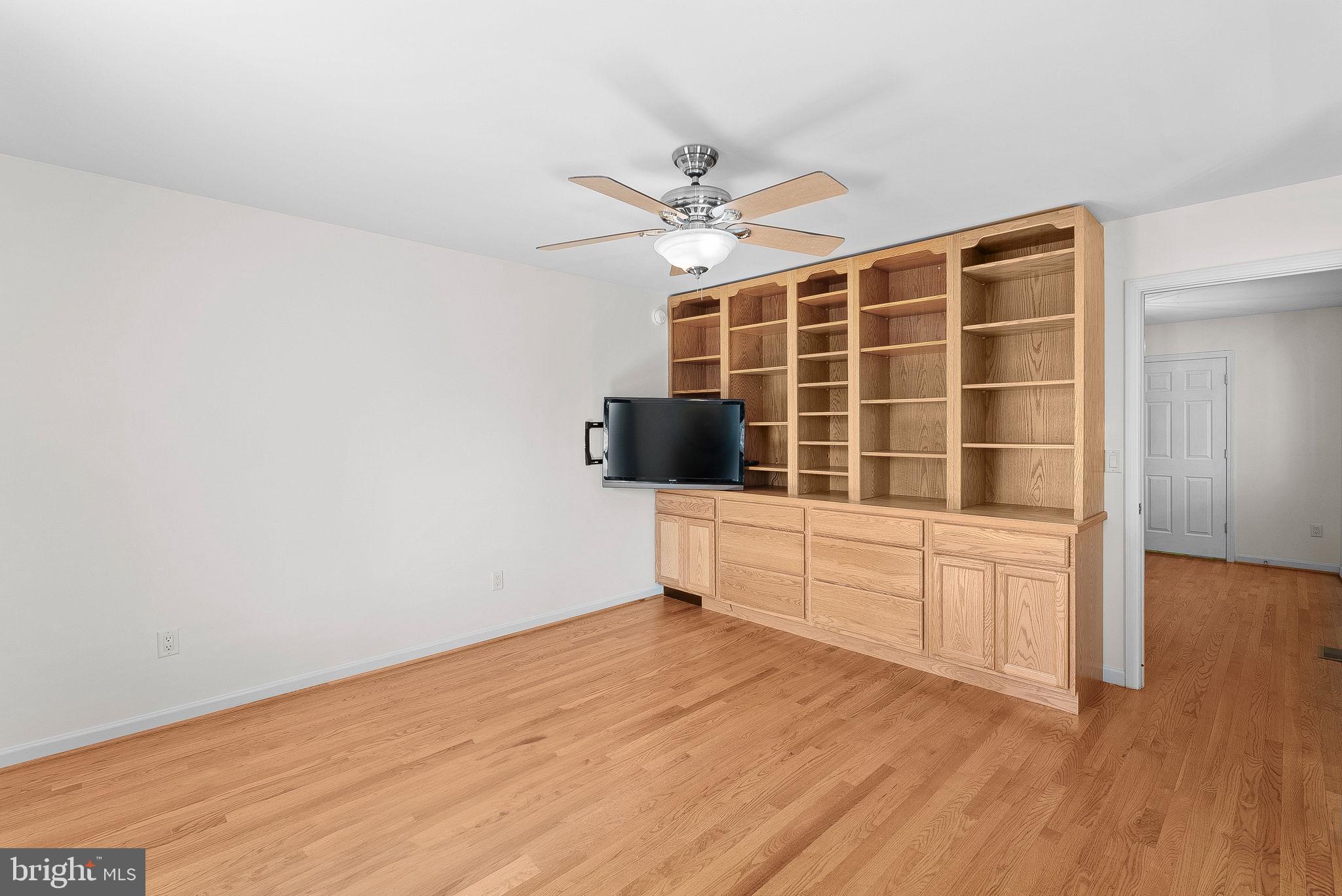 7408 Lake Dr