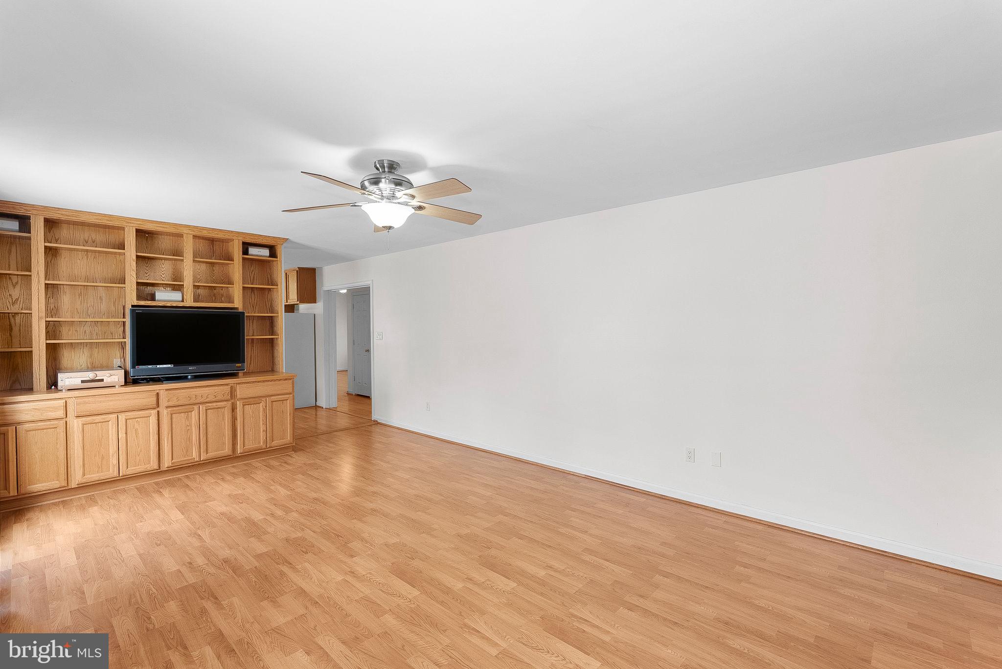 7408 Lake Dr
