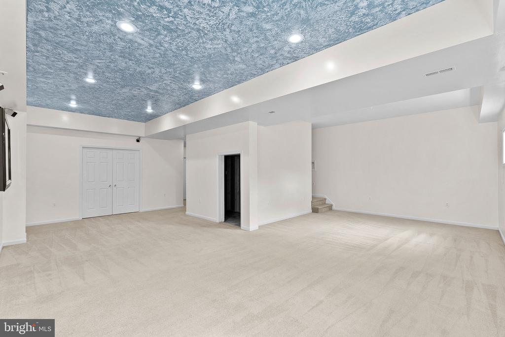7408 Lake Dr