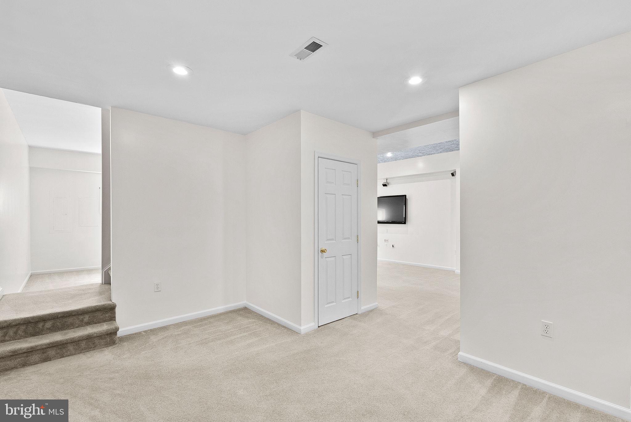 7408 Lake Dr