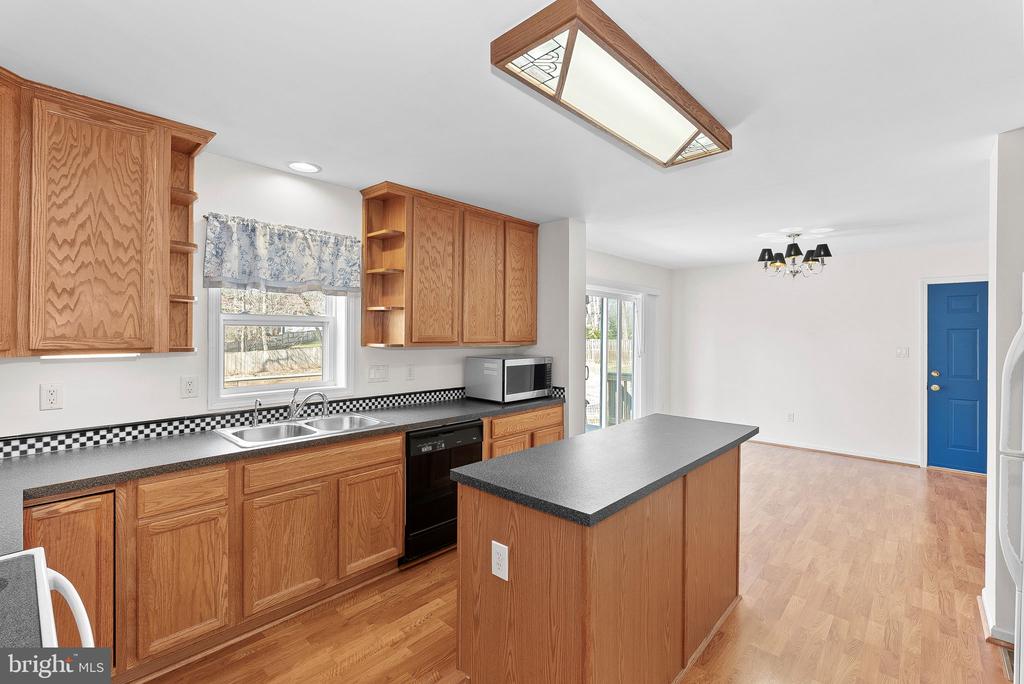 7408 Lake Dr