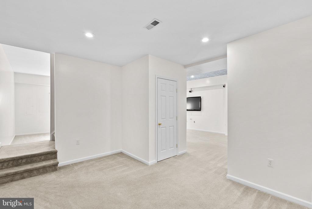 7408 Lake Dr