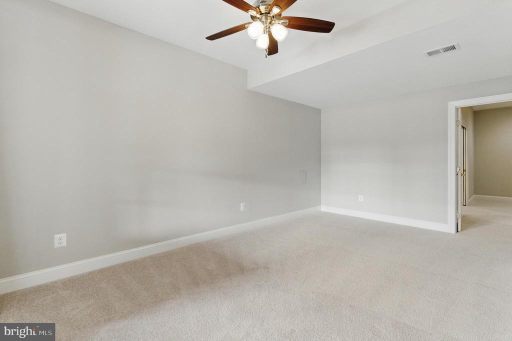 8040 Tysons Oaks Ct