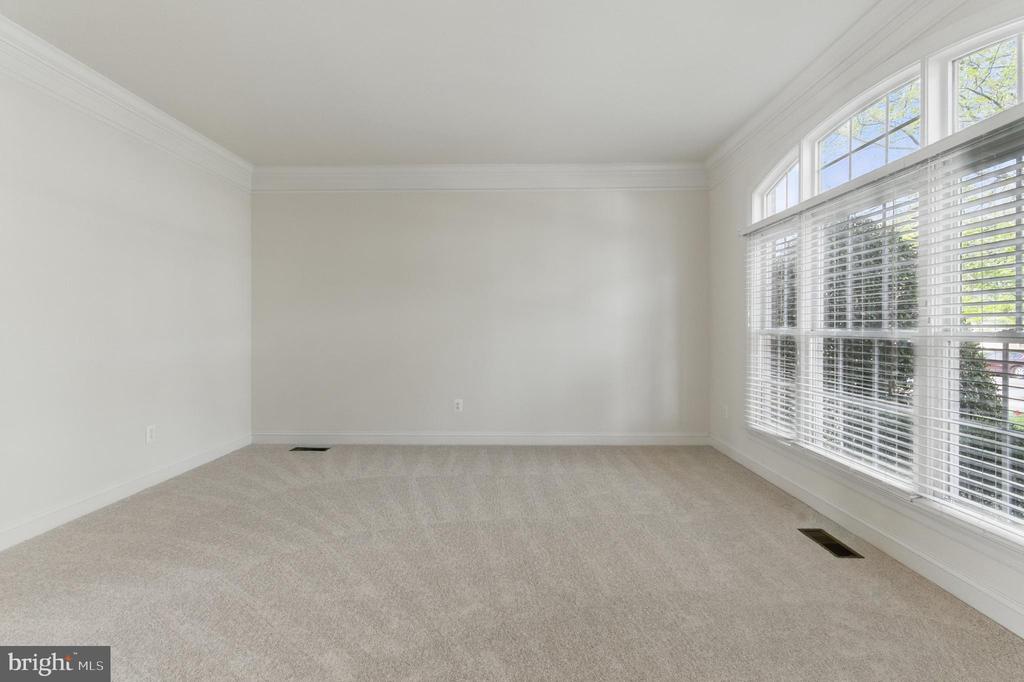 8040 Tysons Oaks Ct