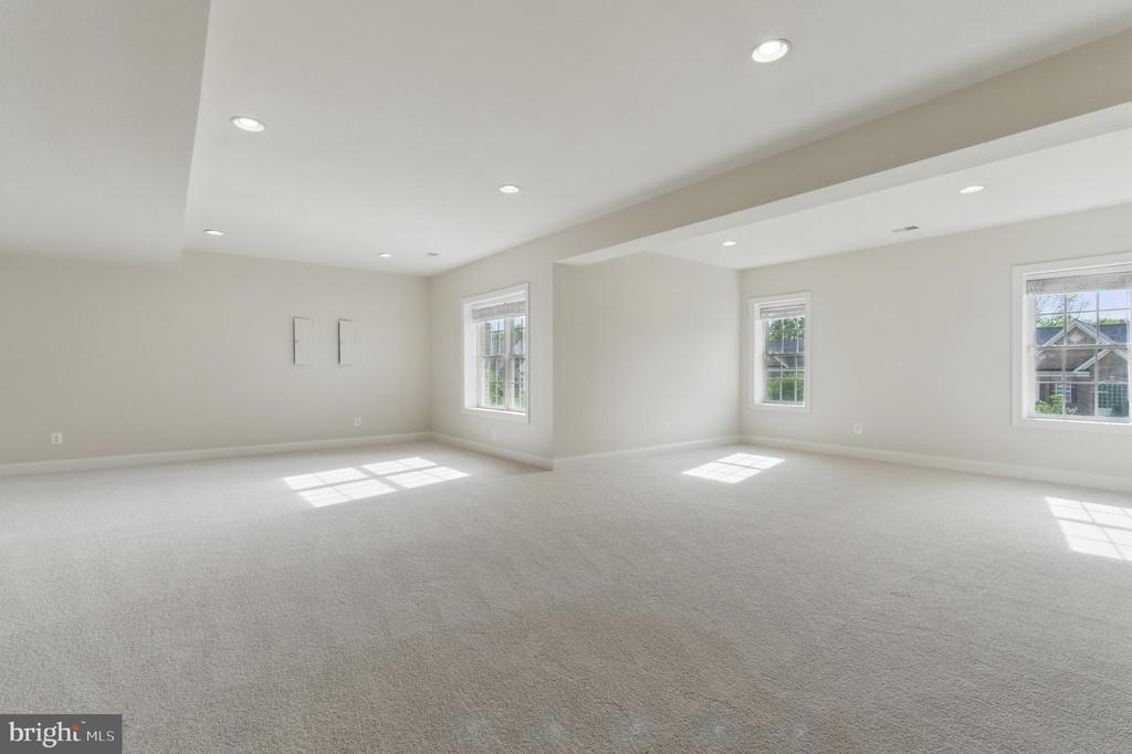 8040 Tysons Oaks Ct