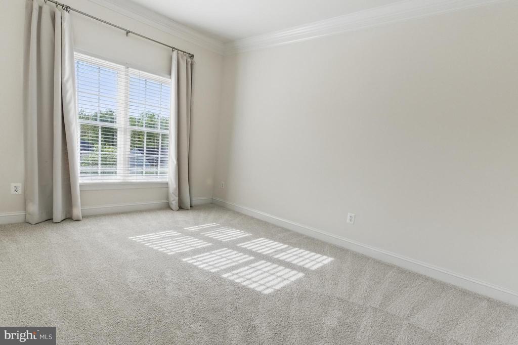 8040 Tysons Oaks Ct