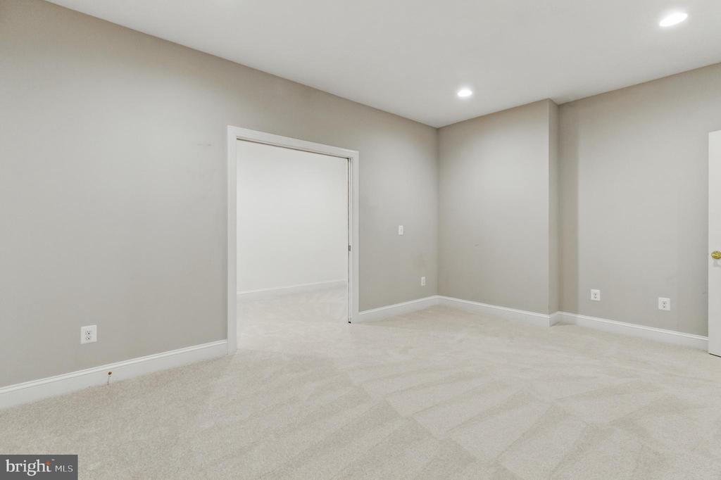 8040 Tysons Oaks Ct