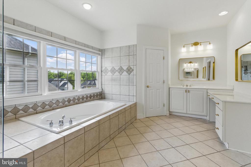 8040 Tysons Oaks Ct
