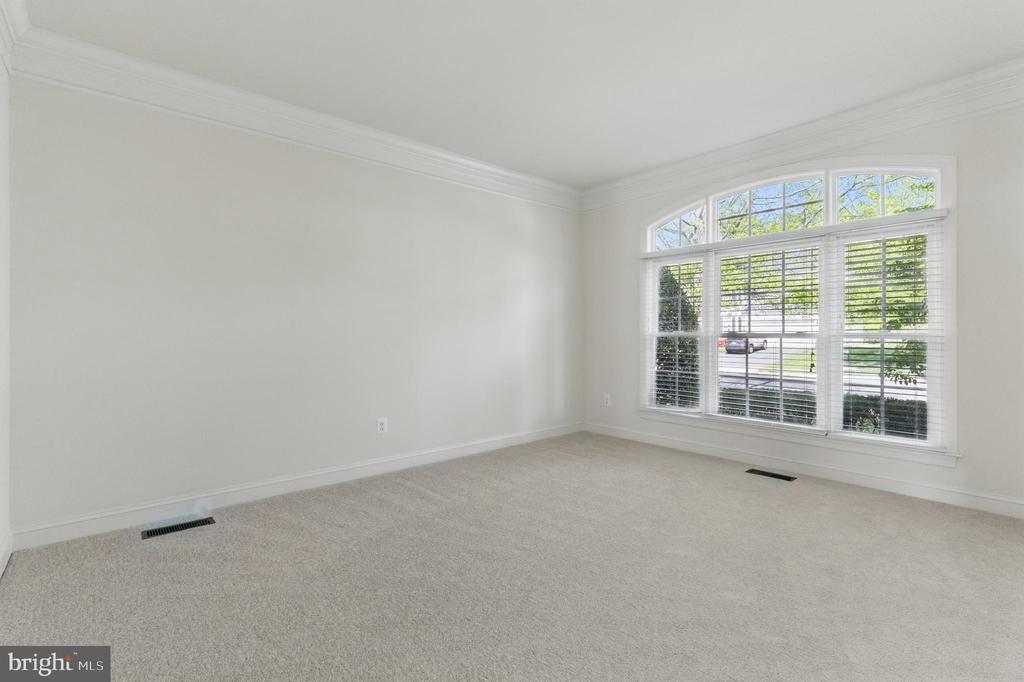 8040 Tysons Oaks Ct