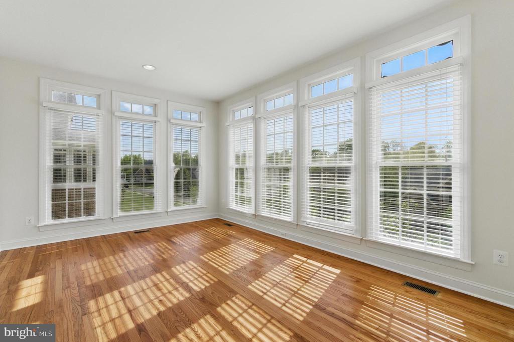 8040 Tysons Oaks Ct