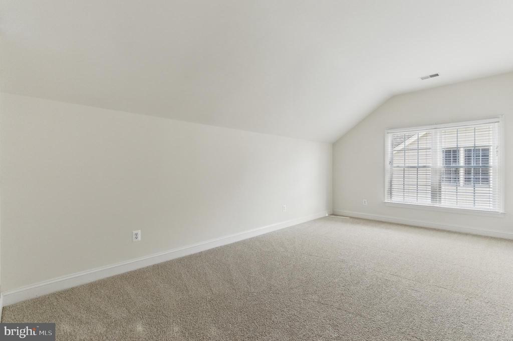 8040 Tysons Oaks Ct