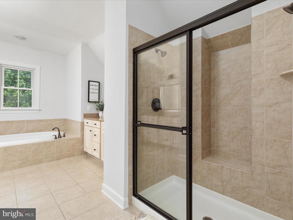 14475 Bluff Point Ct