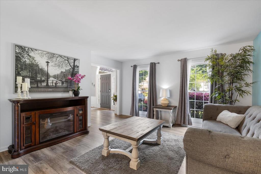 3565 Hummock Pl