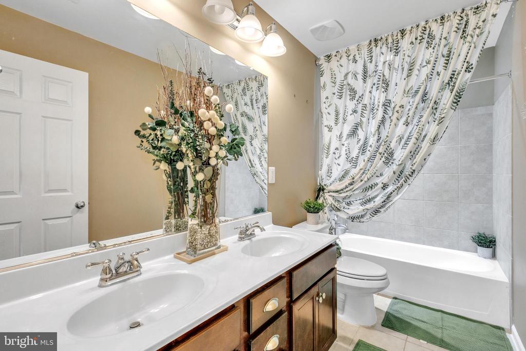 16331 Boatswain Cir