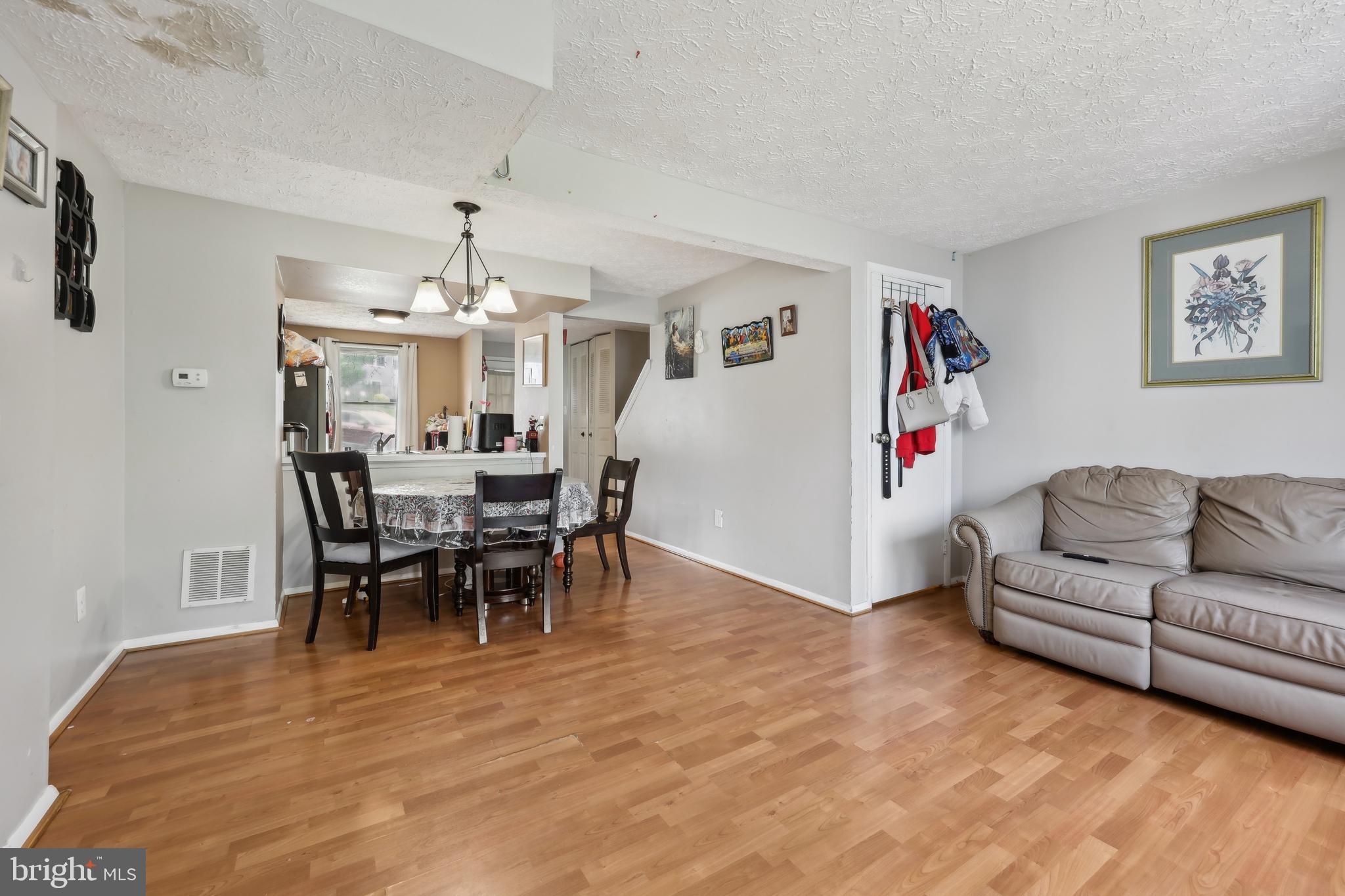 1660 Thenia Pl