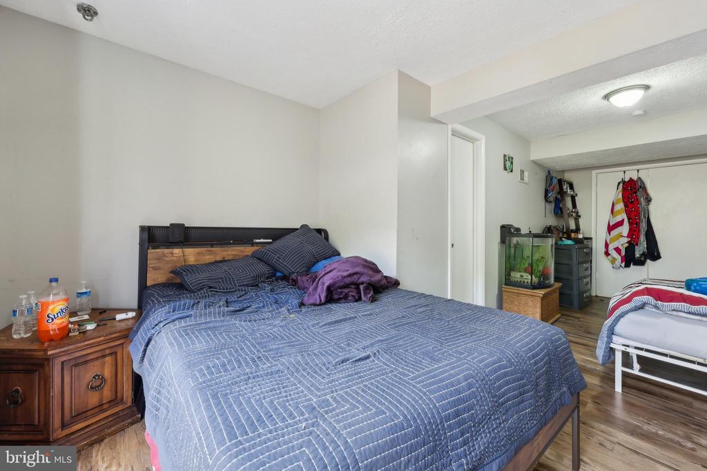 1660 Thenia Pl