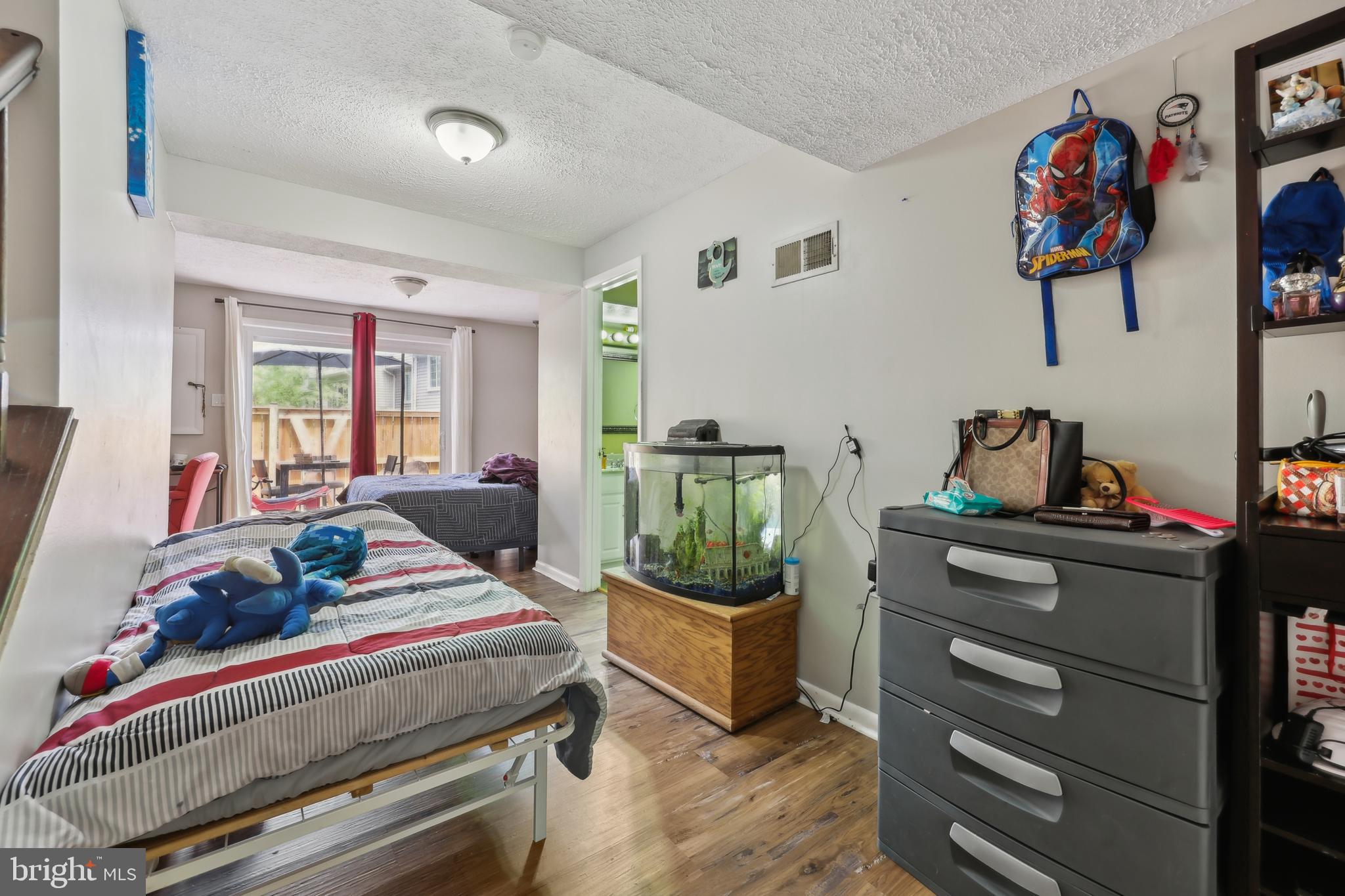 1660 Thenia Pl