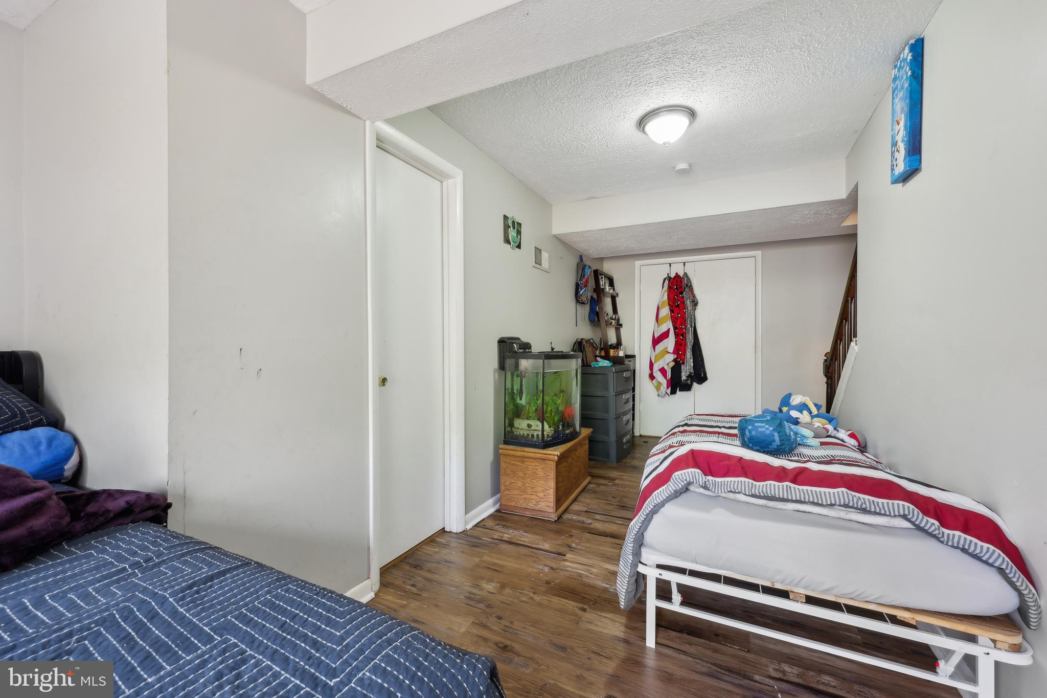 1660 Thenia Pl