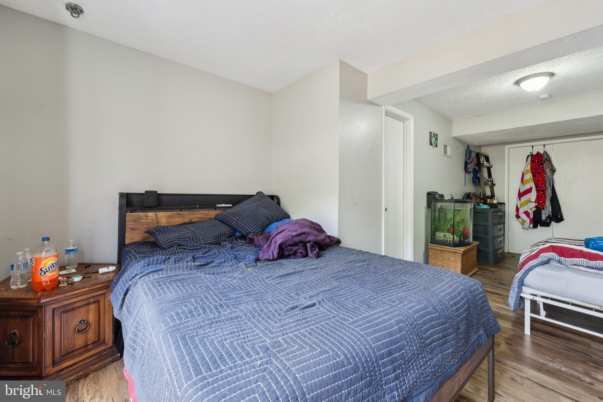 1660 Thenia Pl