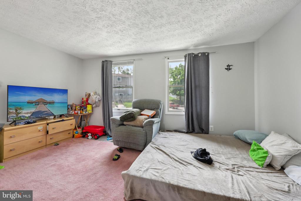 1660 Thenia Pl