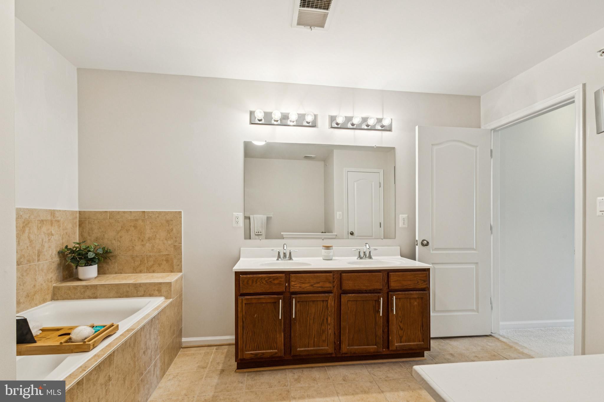 11181 Wortham Crest Cir