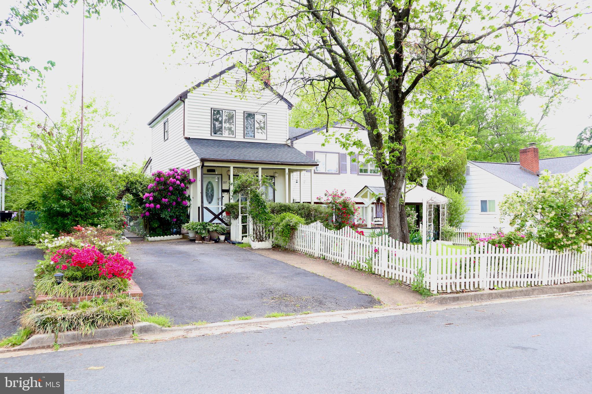 1517 Margaret St
