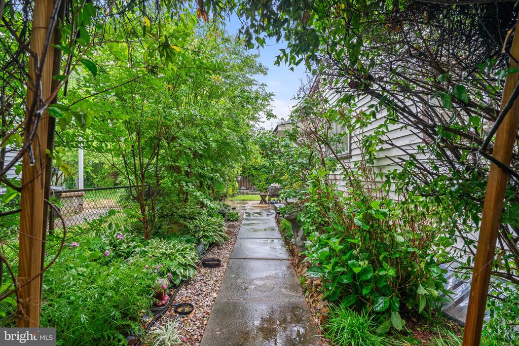 1517 Margaret St