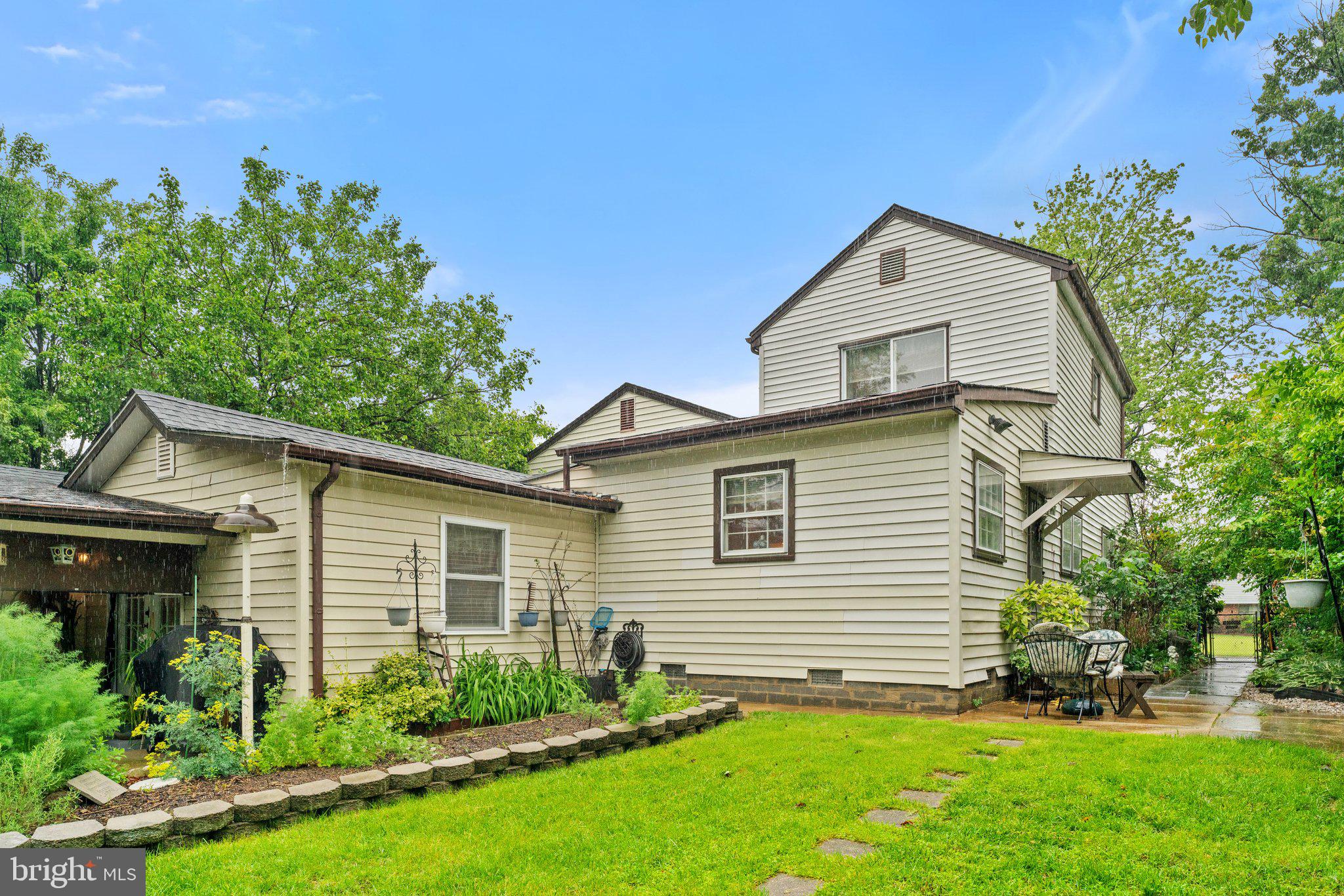 1517 Margaret St