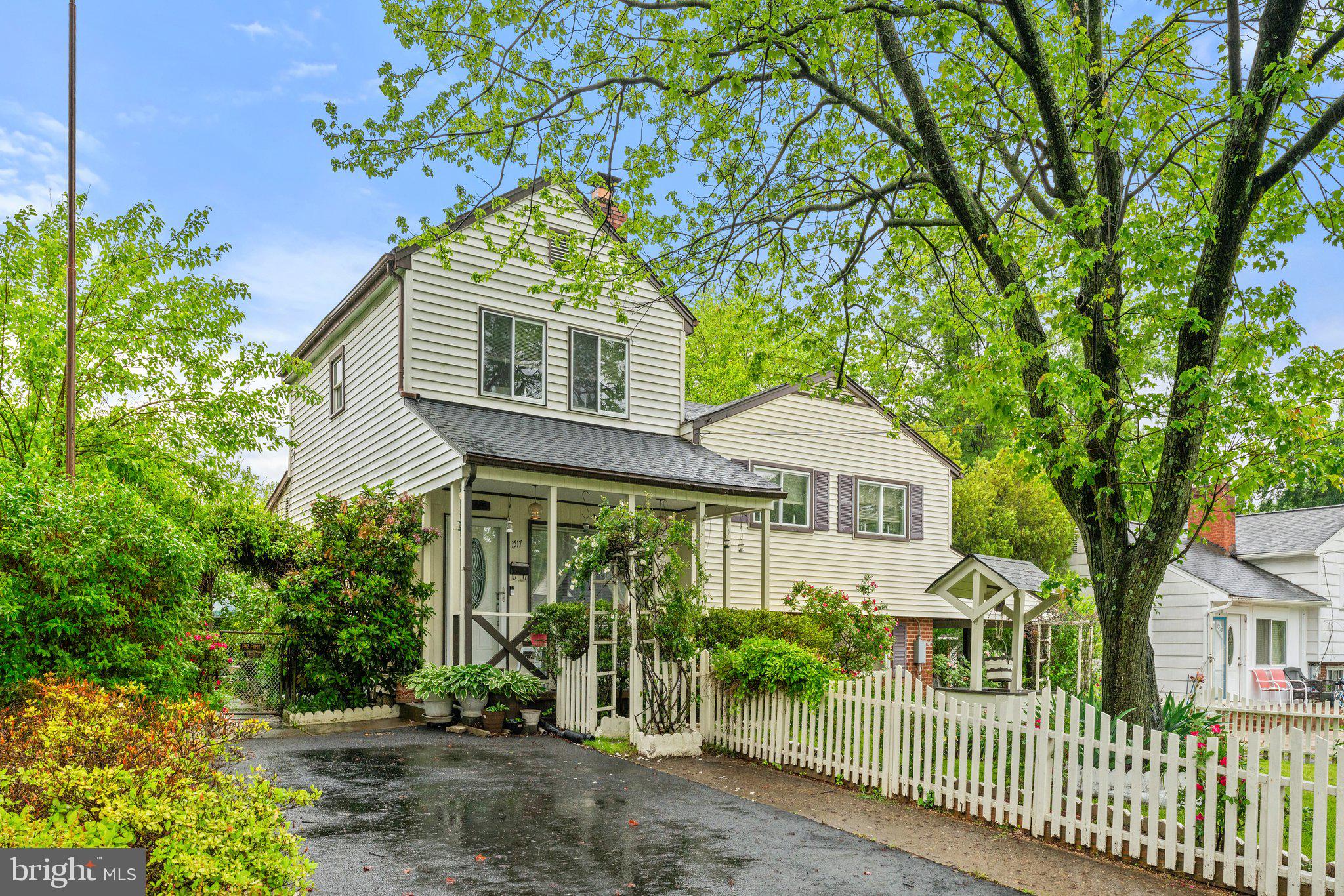 1517 Margaret St
