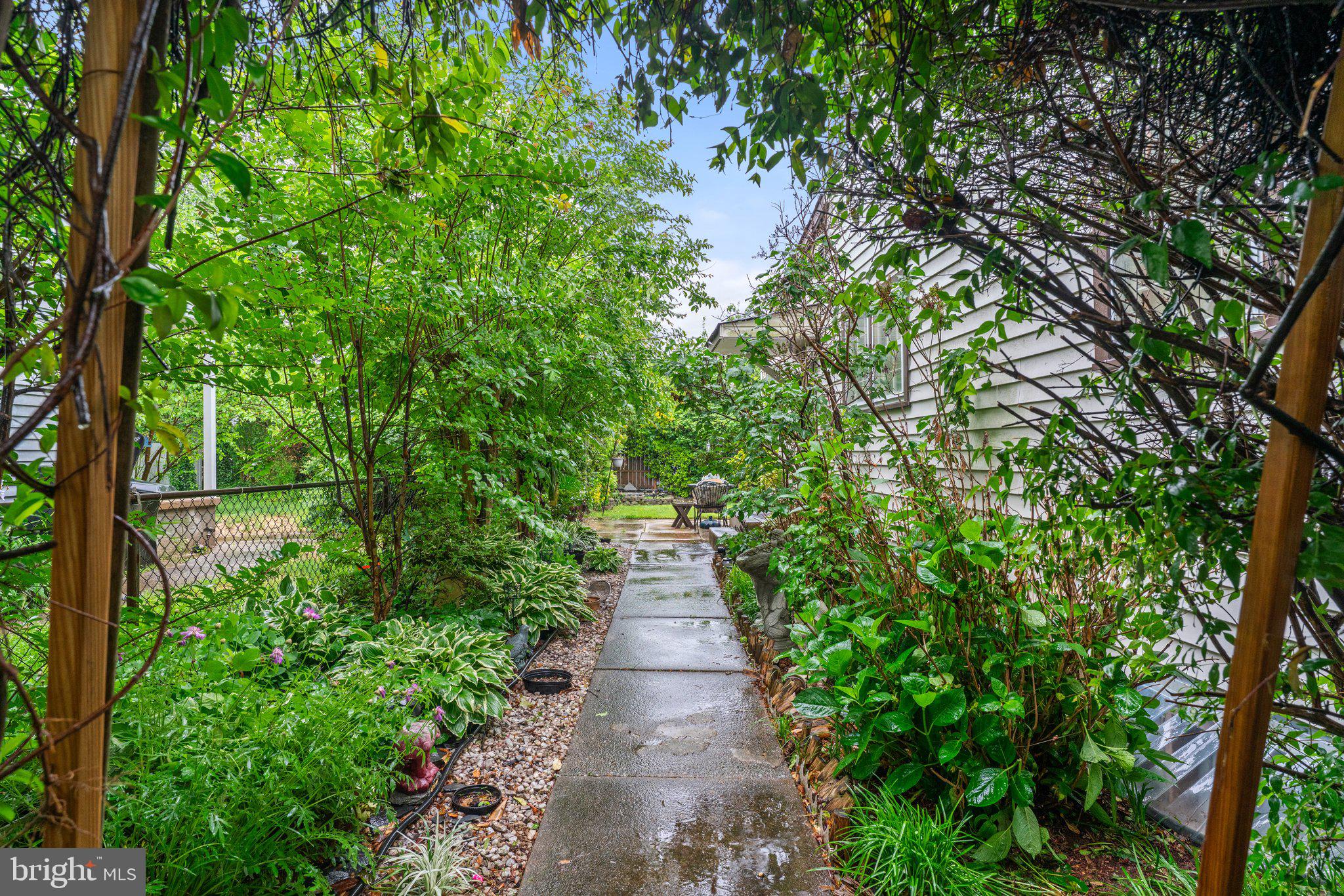 1517 Margaret St