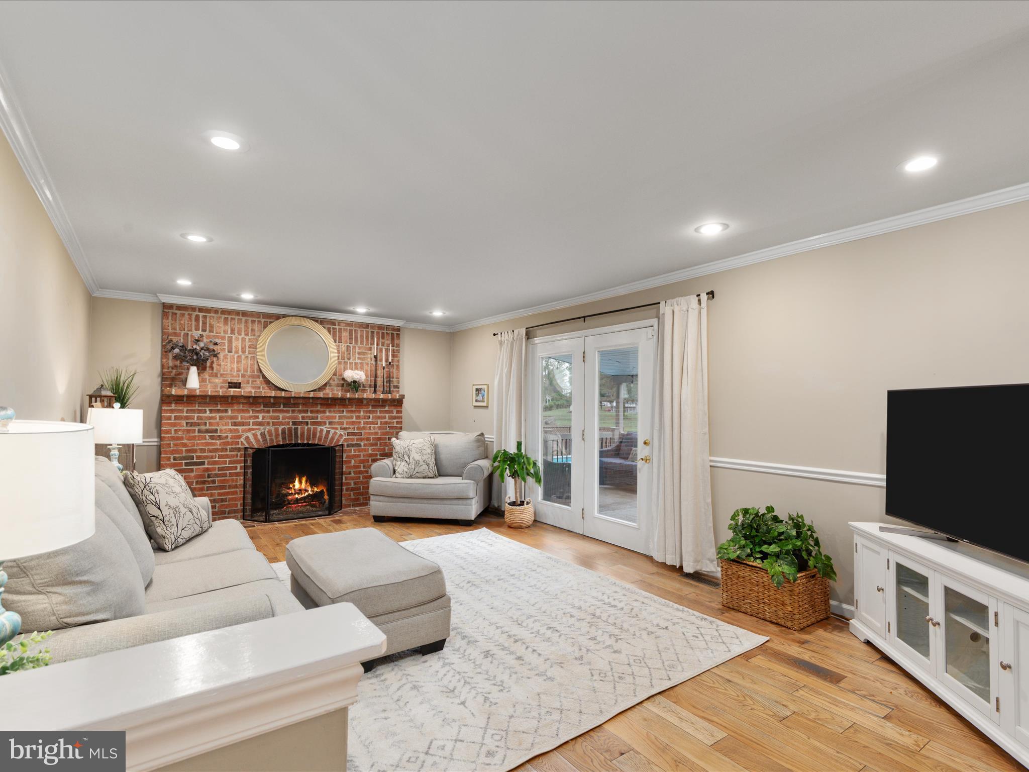 4002 Latham