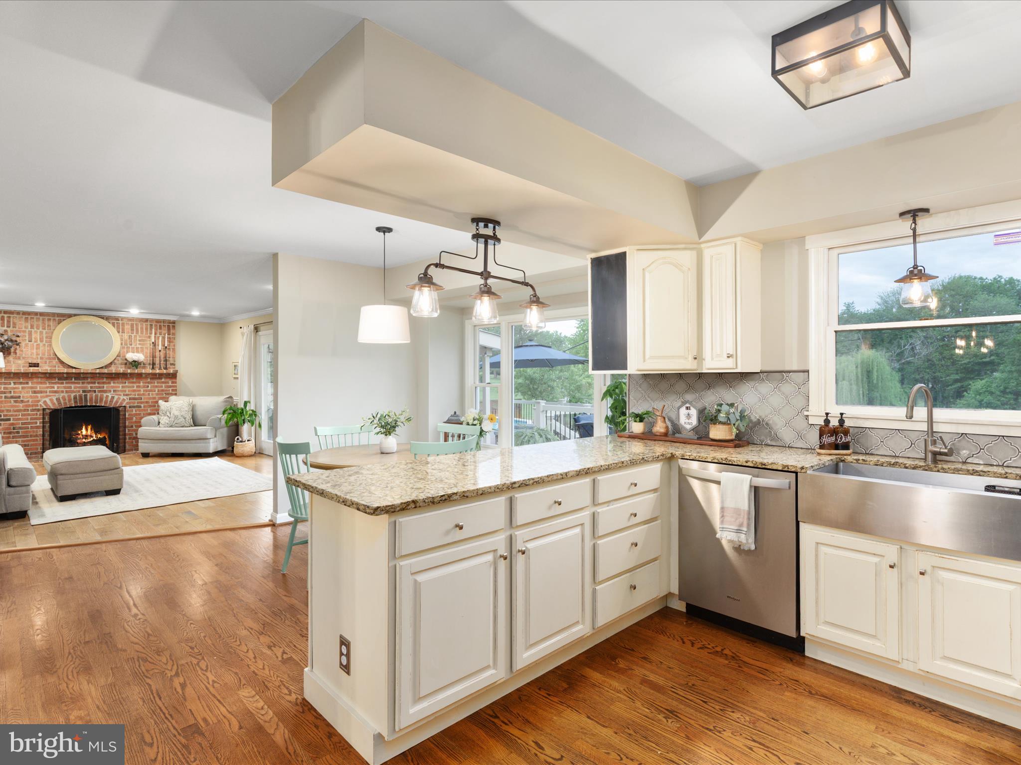 4002 Latham