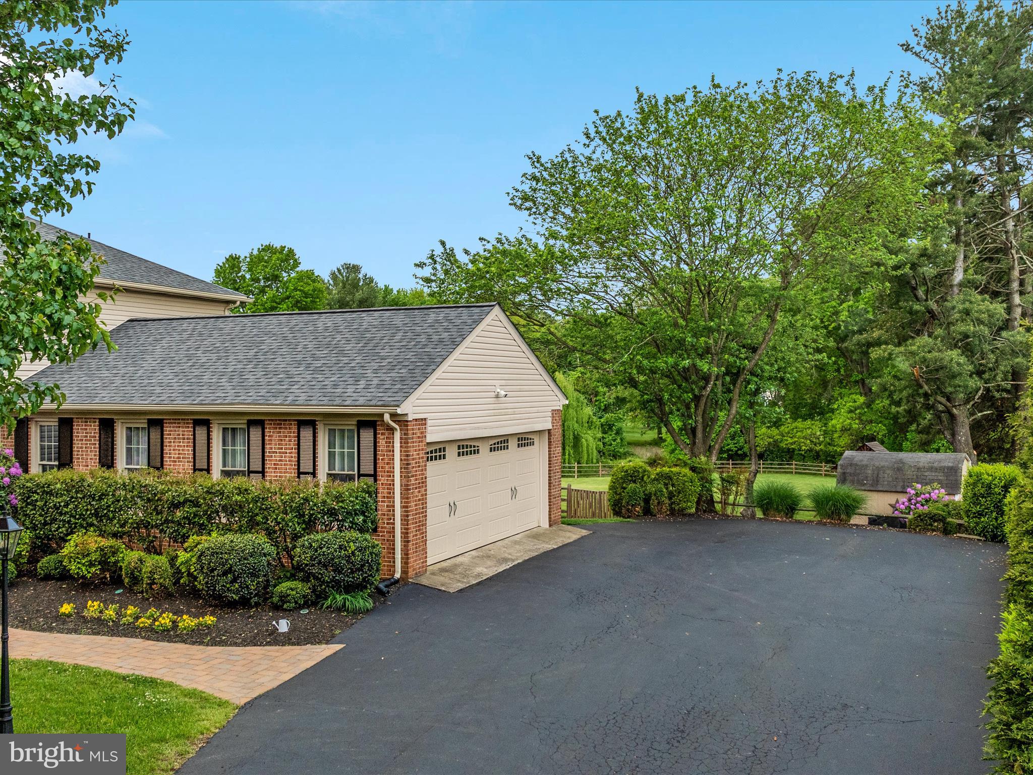 4002 Latham