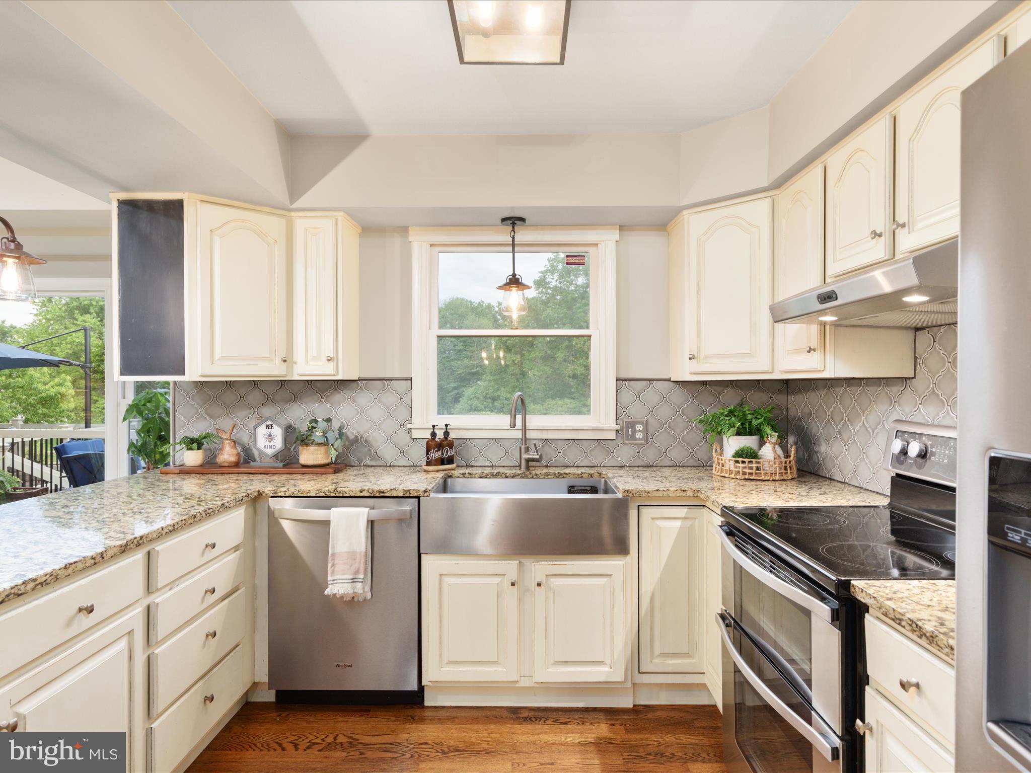 4002 Latham